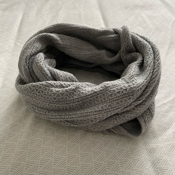 Calvin Klein Infinity Scarf Grey - Picture 1 of 8